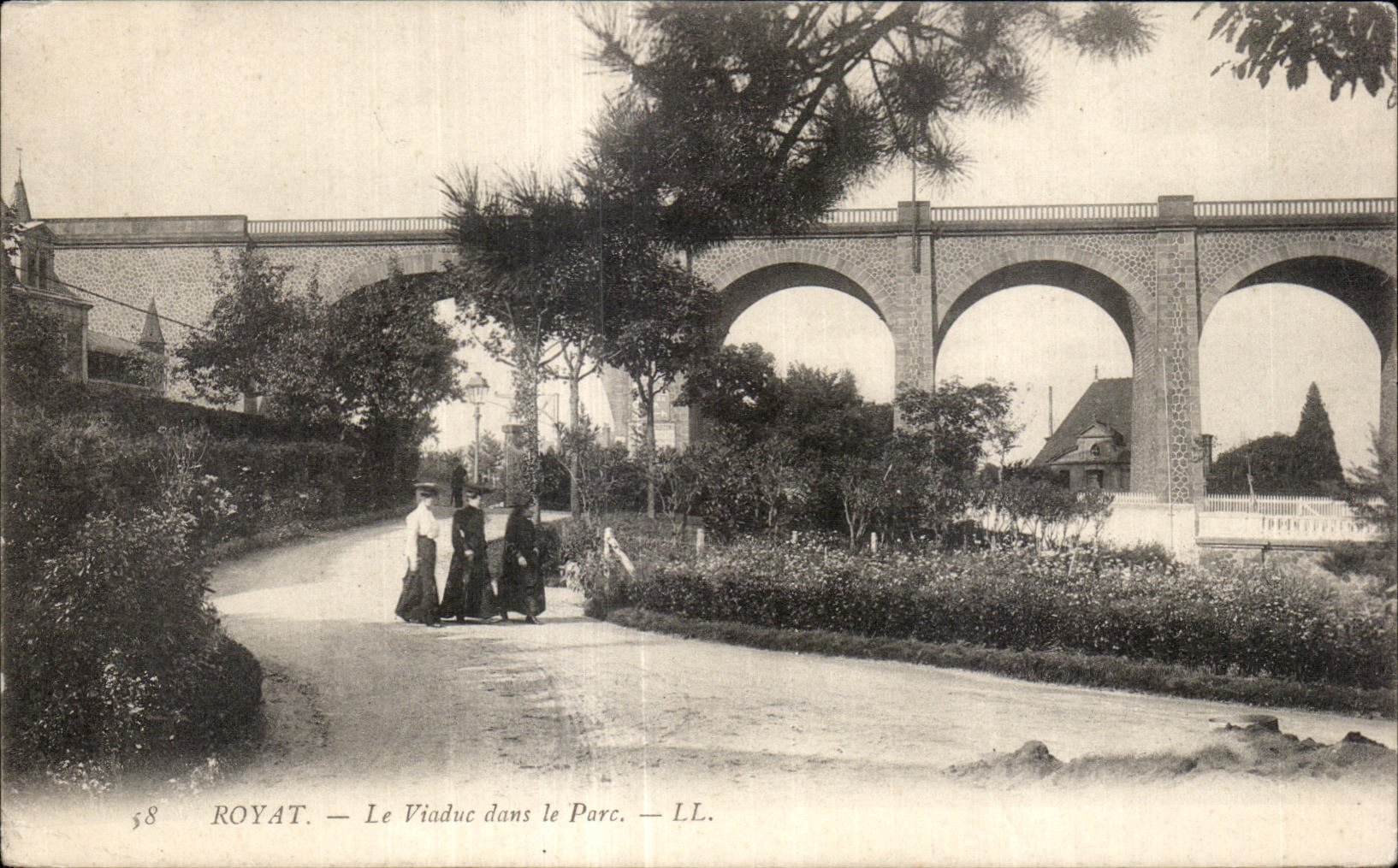 Royat les Bains - the Viaduct in the Park - CPA