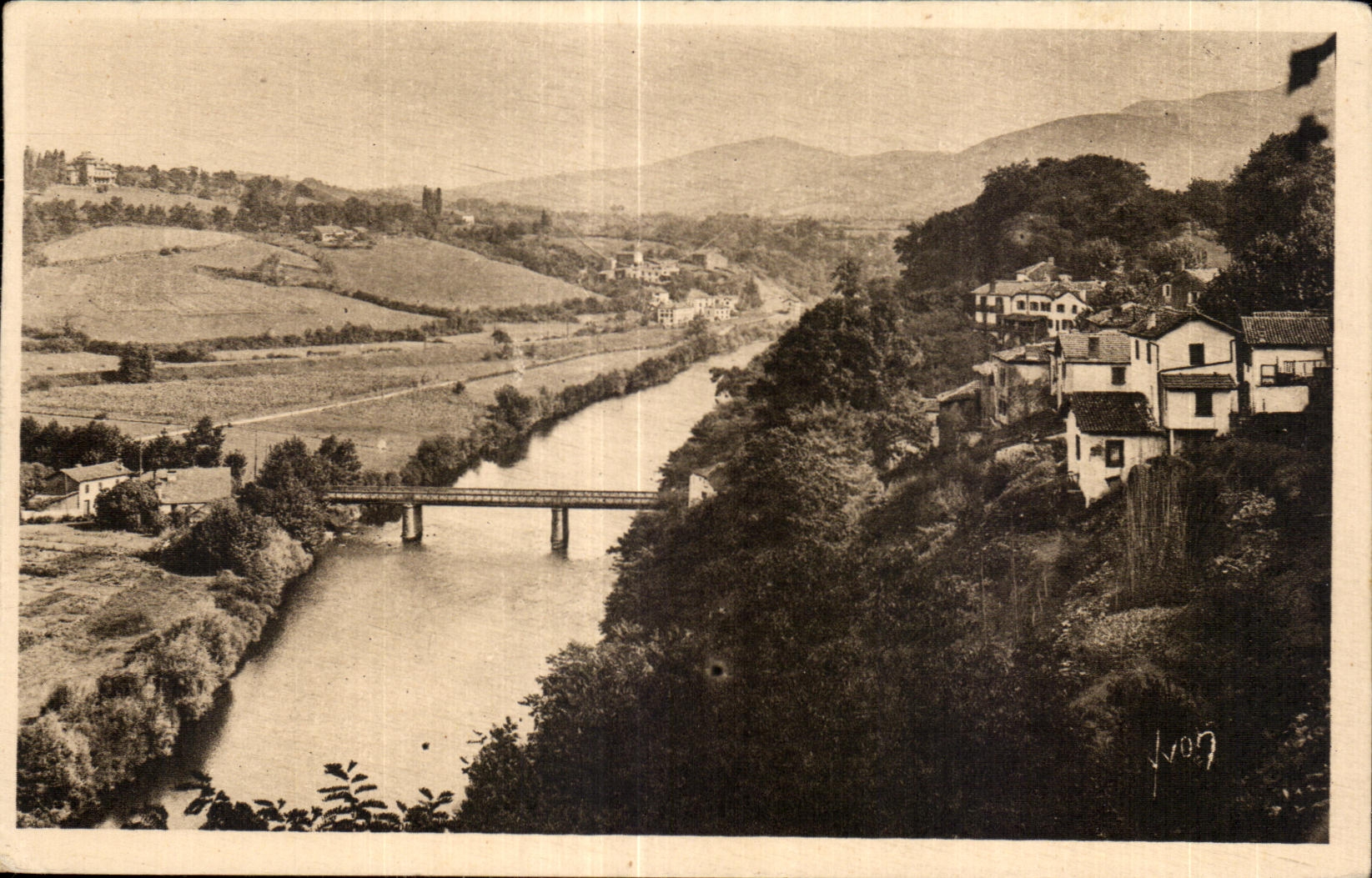 CPA the Basque Country Cambo les Bains (the Low Pyrenees) has horse on Nive Bottom and High Cambo