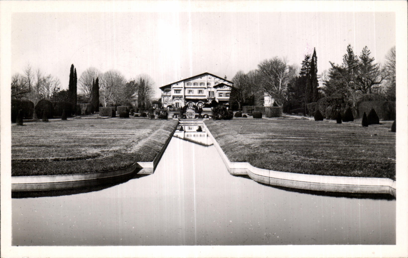 CPA Cambo les Bains (the Low Pyrenees) Arnaga old House Edmond Rostand Gardens