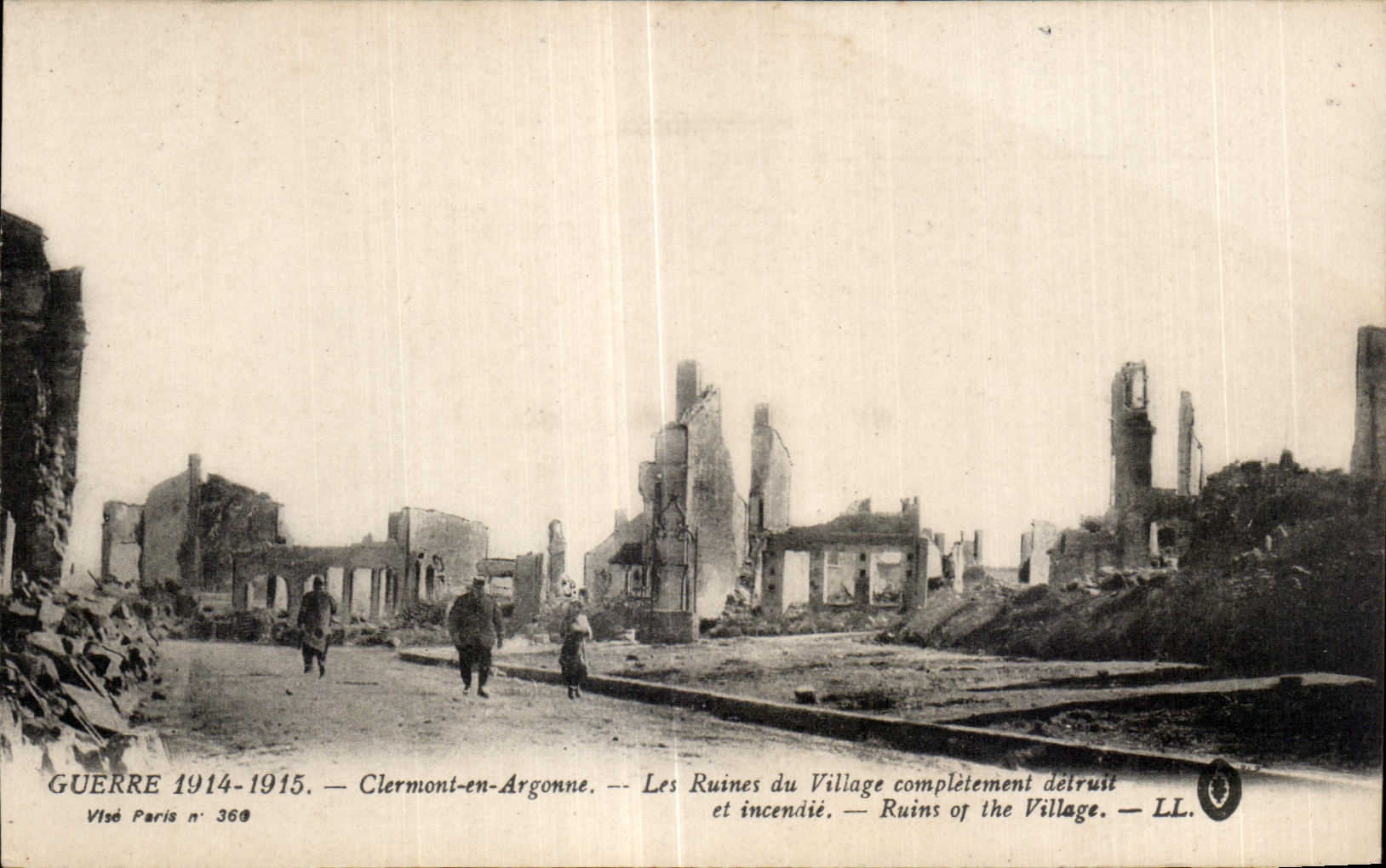 CPA Clermont War in Argonne the Ruins of the completely destroyed Village and sets fire to Ruins off the Village