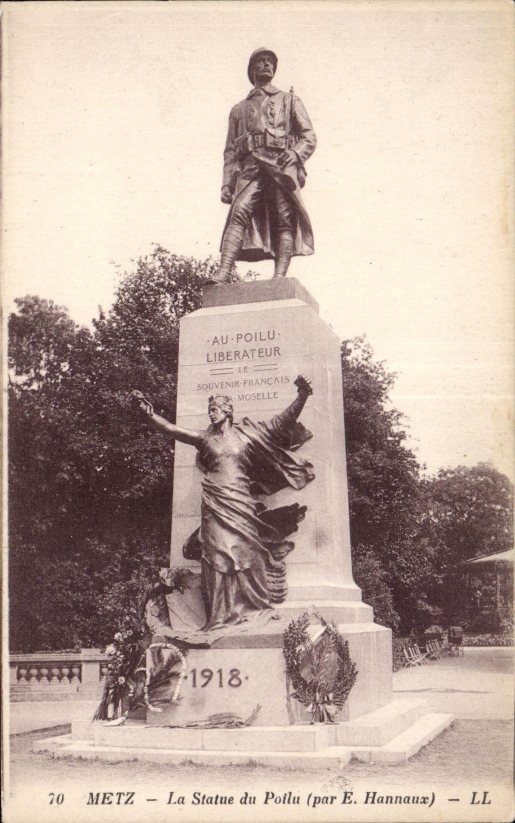 Metz - estatua de Militaria melenudo - CPA