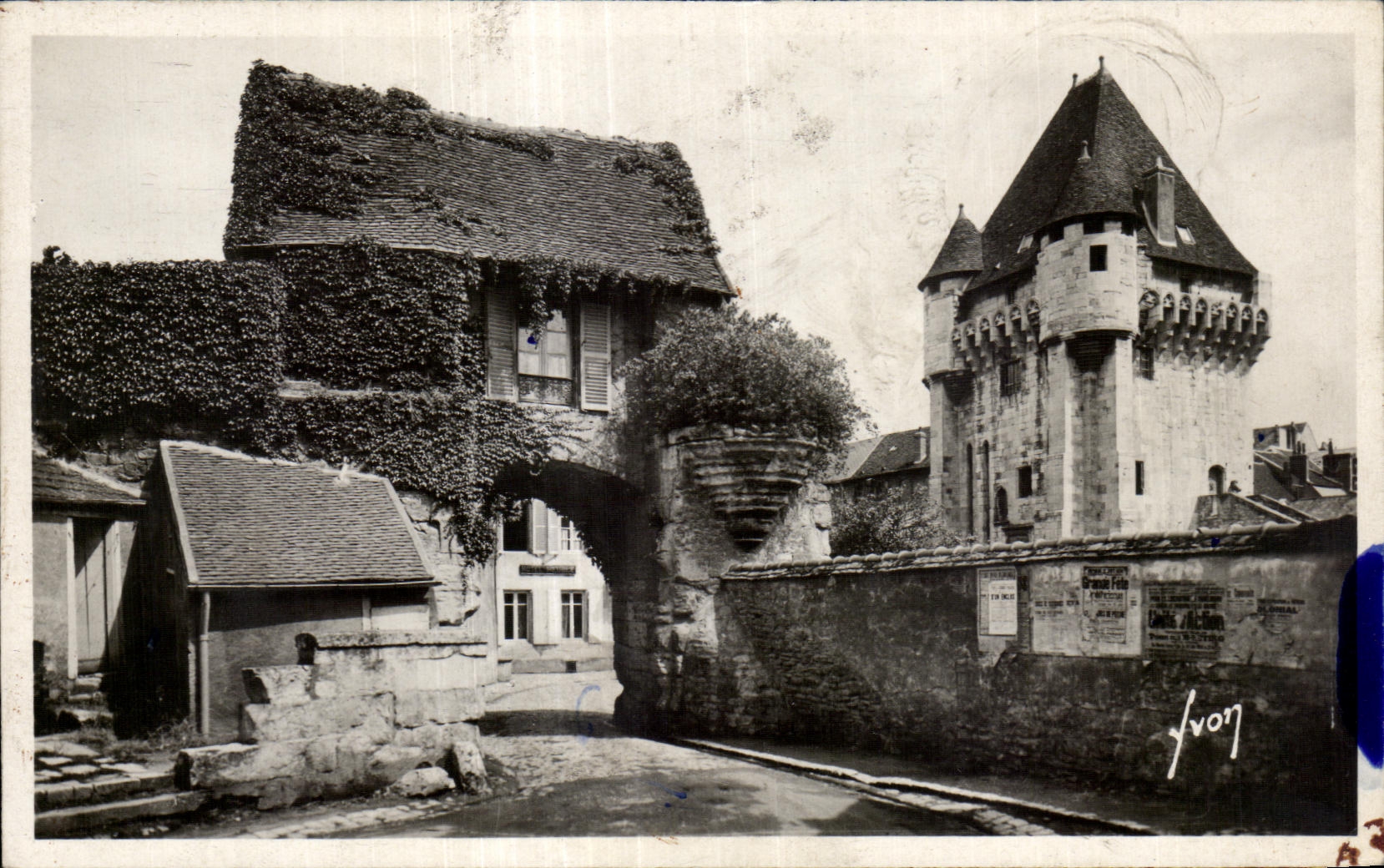 Nevers - puerta de Croux - antes de la puerta - CPA
