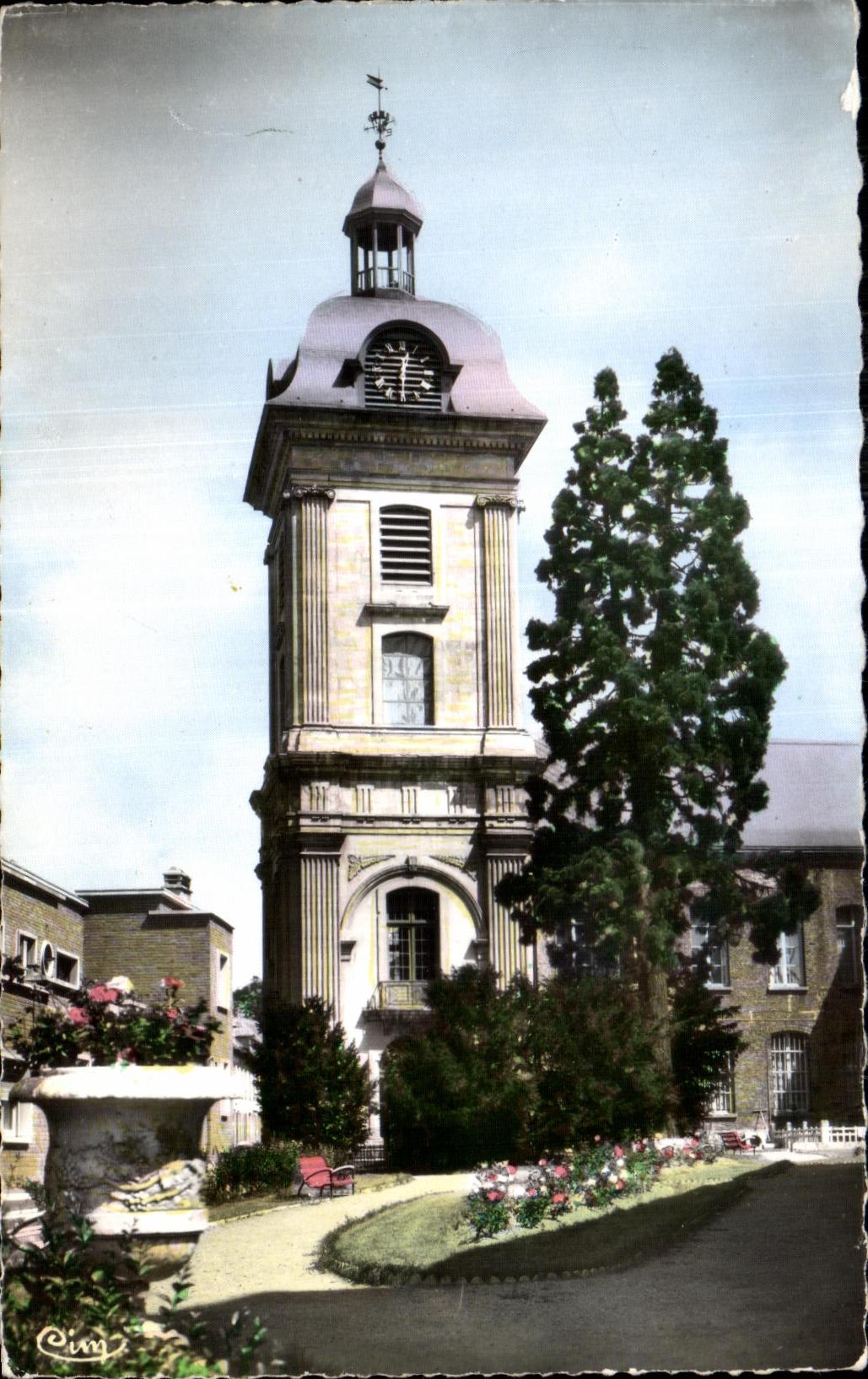 Quesnoy - the Belfry - Garden of Church - CPA