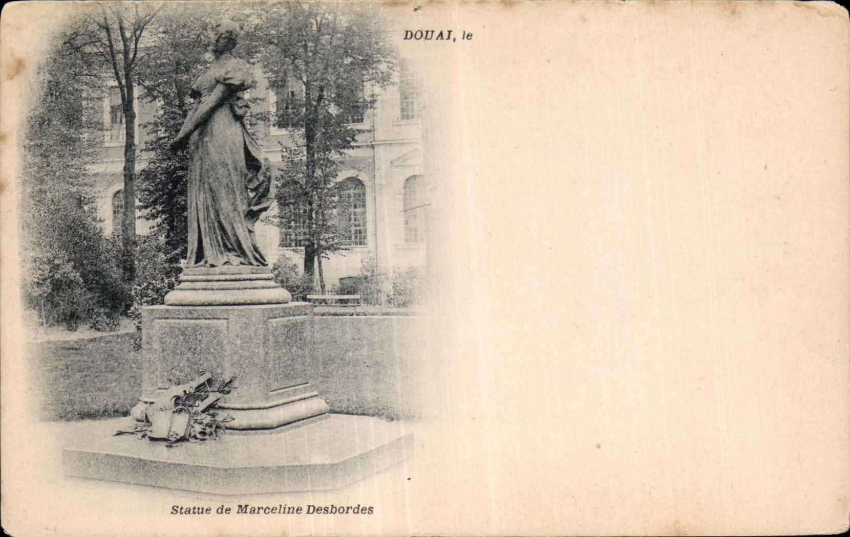 CPA Douai Satue de Marceline Desbordes
