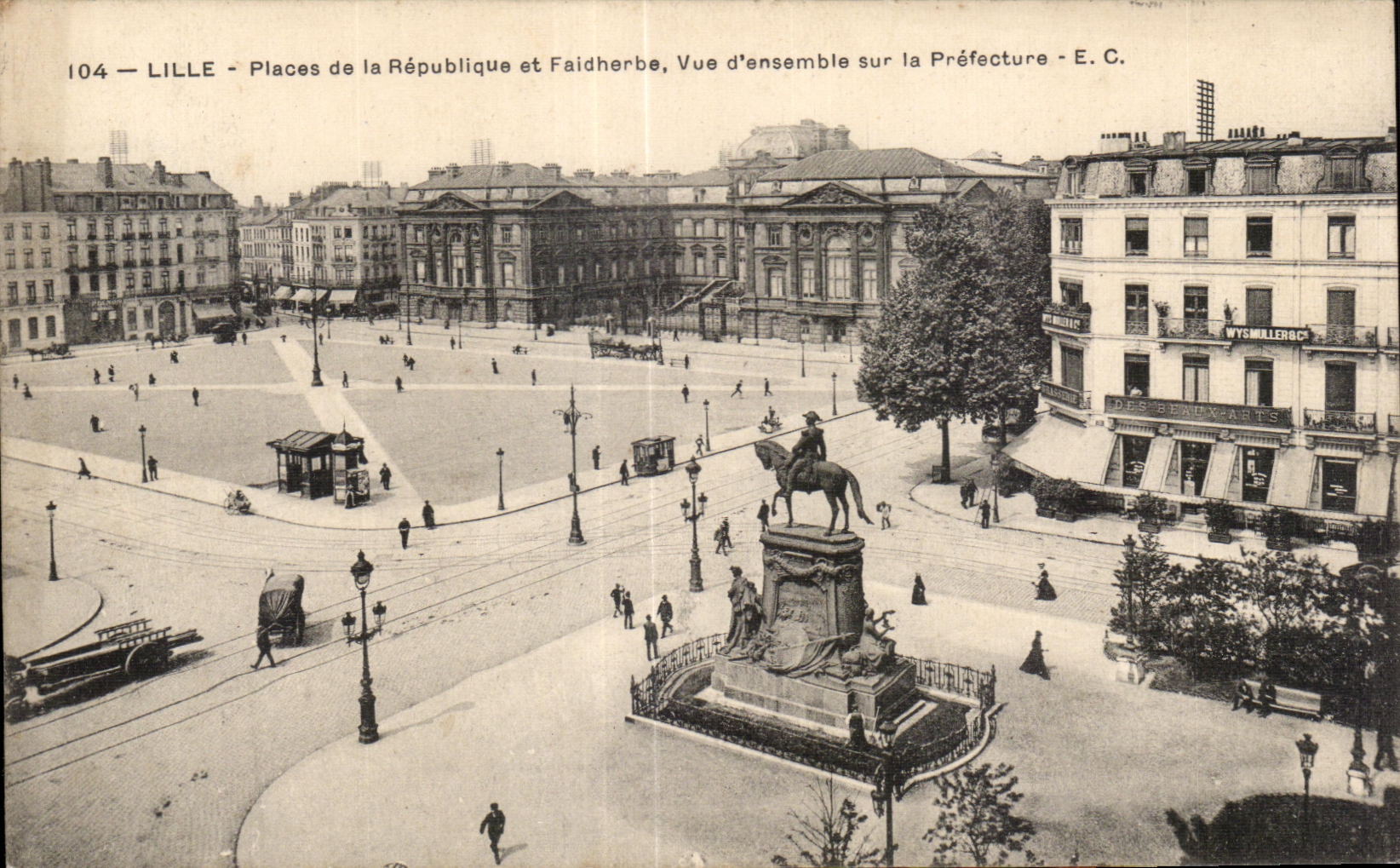 CPA Lille Places of the Republic and Faidherbe Seen together on the Prefecture
