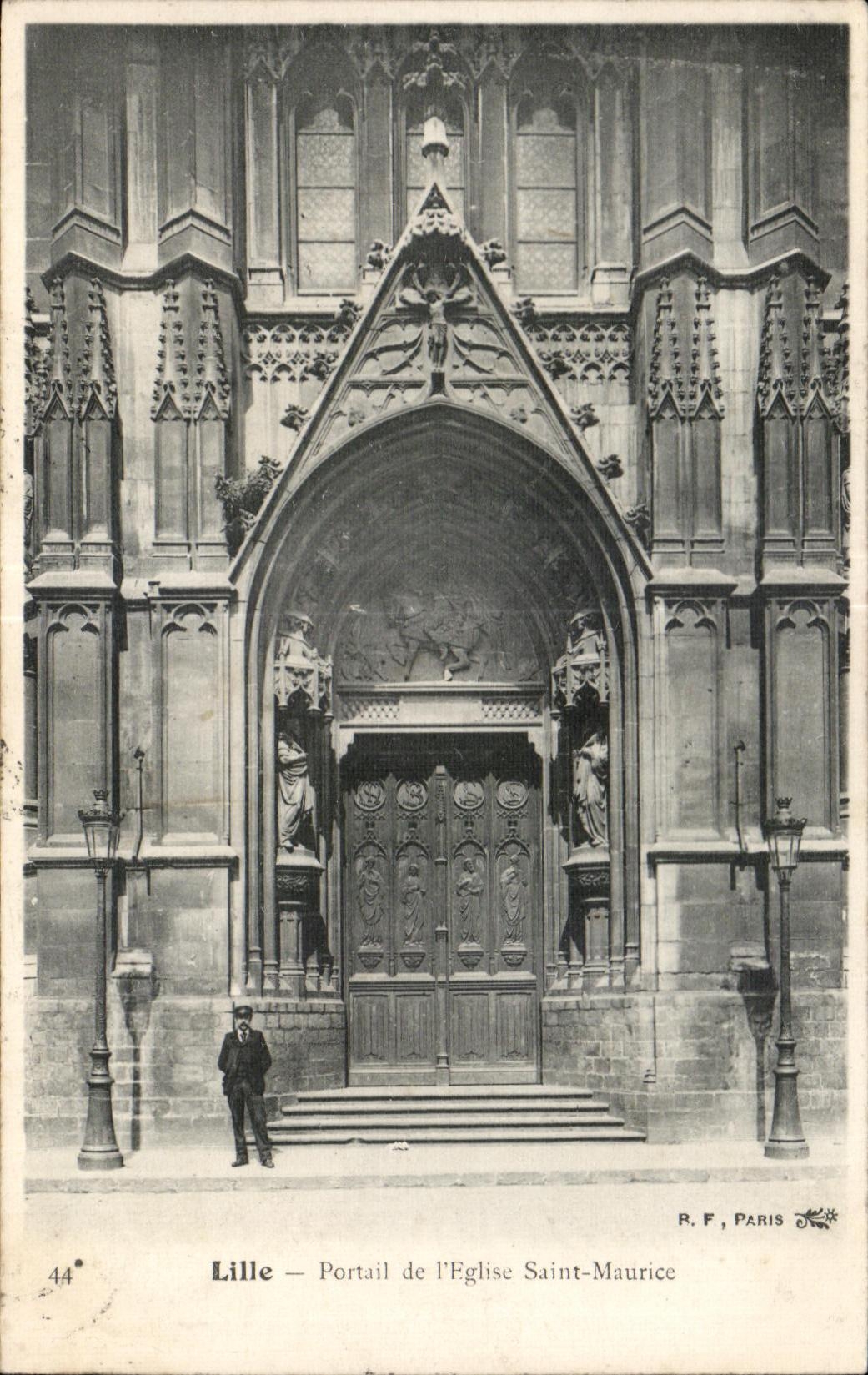 CPA Lille Porrtail of Church Saint Maurice