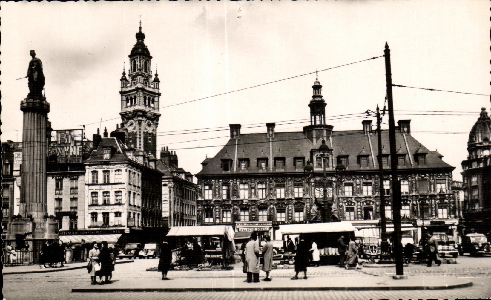 Northern CPA Lille Places General de Gaulle On the left the Goddess in the content the Stock Exchange