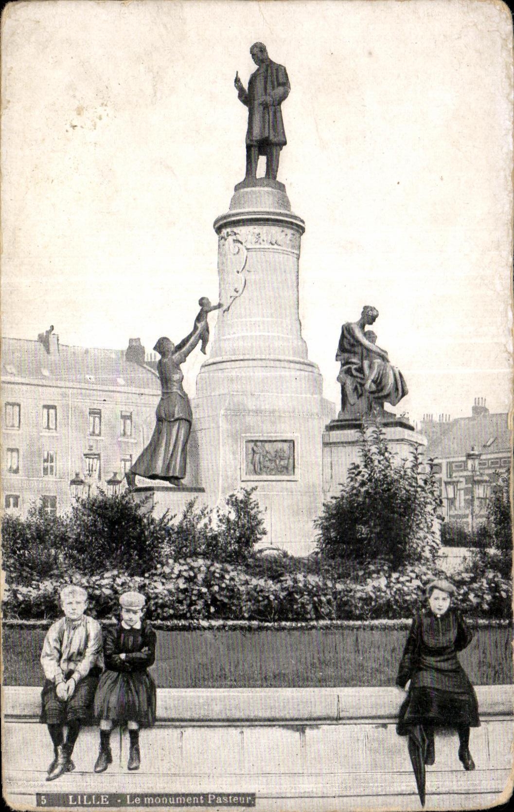 CPA Lille mooument Pasteur