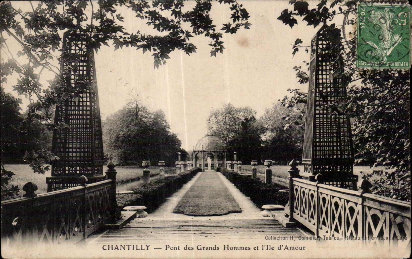 CPA Chantilly Pont des Grands hommes et l lle d Amour
