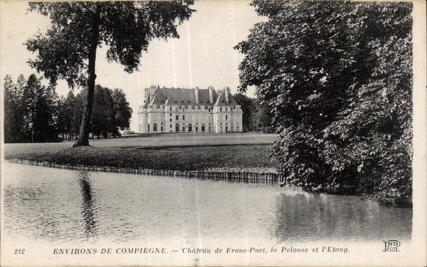 CPA Compiegne Surroundings Of Compiegne Castle of Frank Port the Lawn and Pond