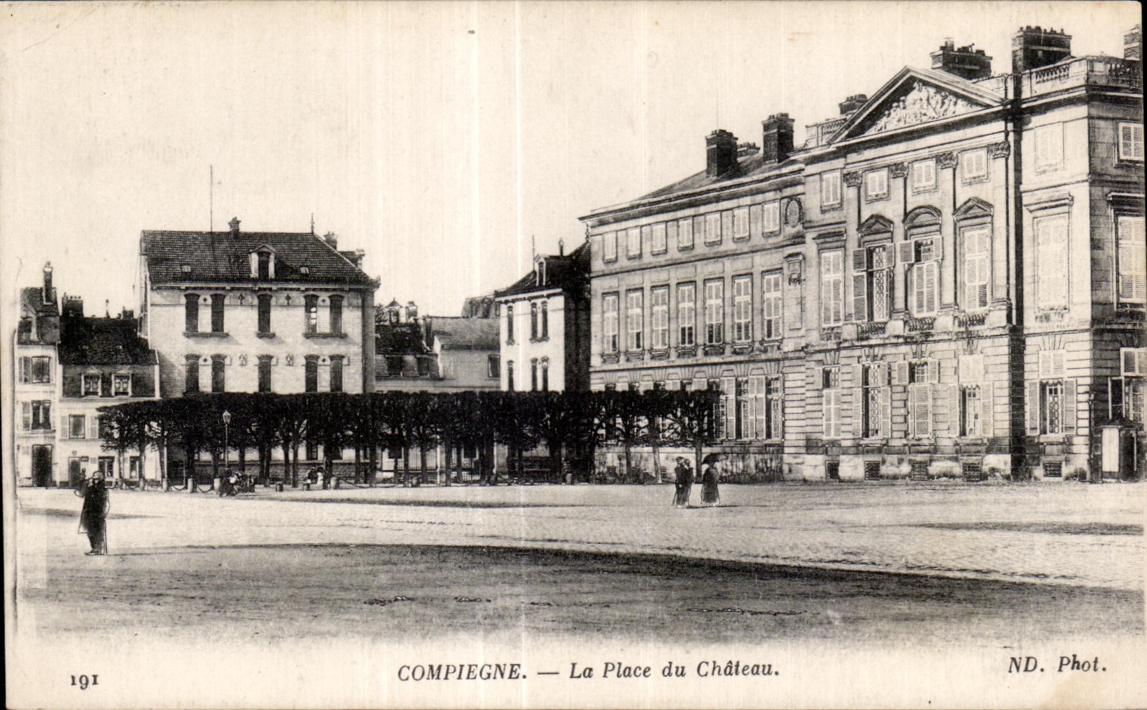 CPA Compiegne el lugar del castillo