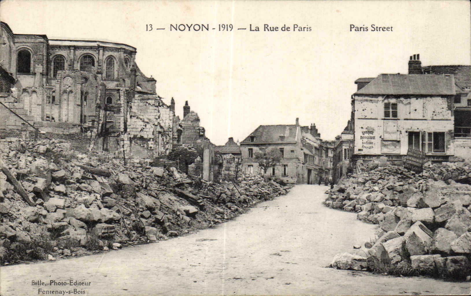 CPA Boundary-line the Street of Paris Paris Street Militaria