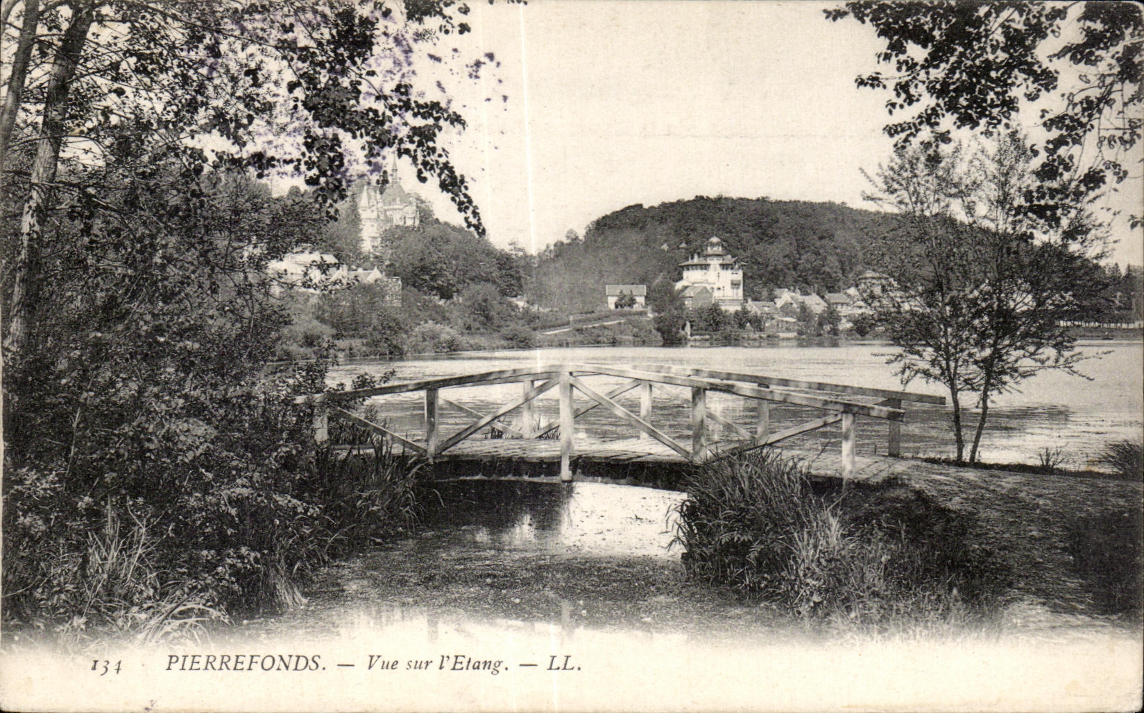 CPA Pierrefonds Vue sur I Etang