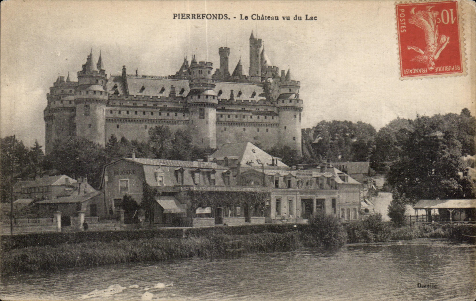 CPA Pierrefonds Le Chateau vu du Lac