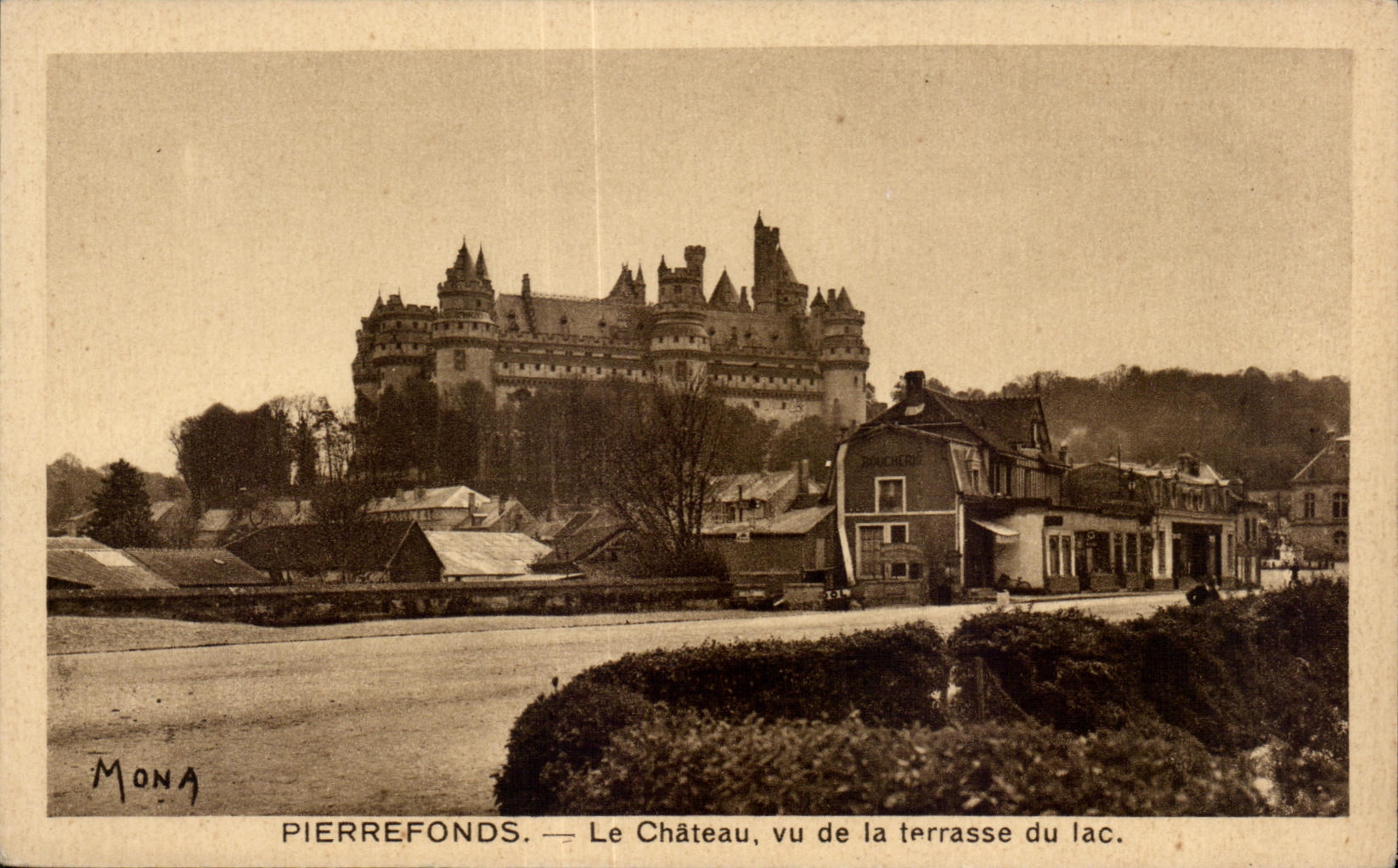 CPA Pierrefonds Le Chateau vu de la terrasse du lac