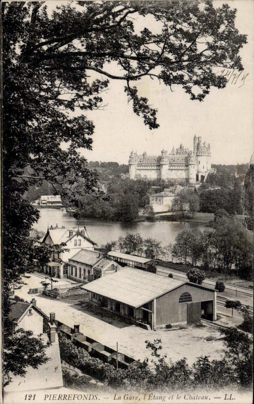 CPA Pierrefonds La Gare I Etang et le Chateau