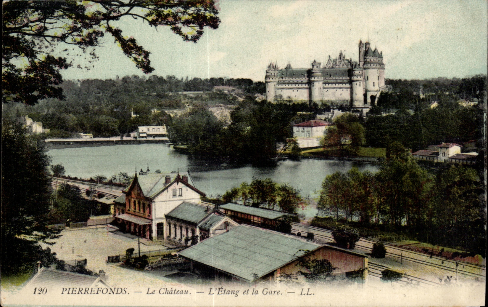 CPA Pierrefonds Le Chateau L Etang et la Gare