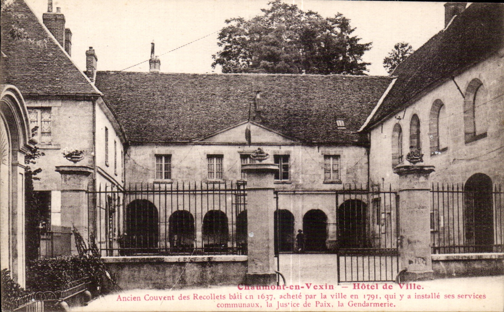 CPA Chaumont In Vexin Town hall