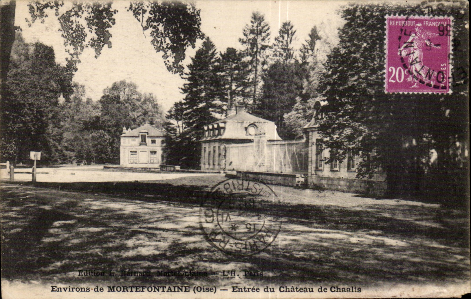 CPA Mortefontaine Entrance of the Castle of Chaalis