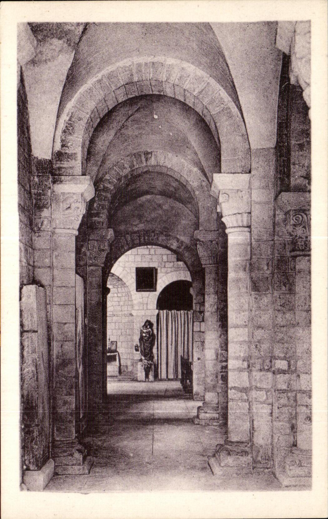 CPA Morienval (Oise) Low Church dimensions Northern Nave Ancument Abbey church of Benedictines