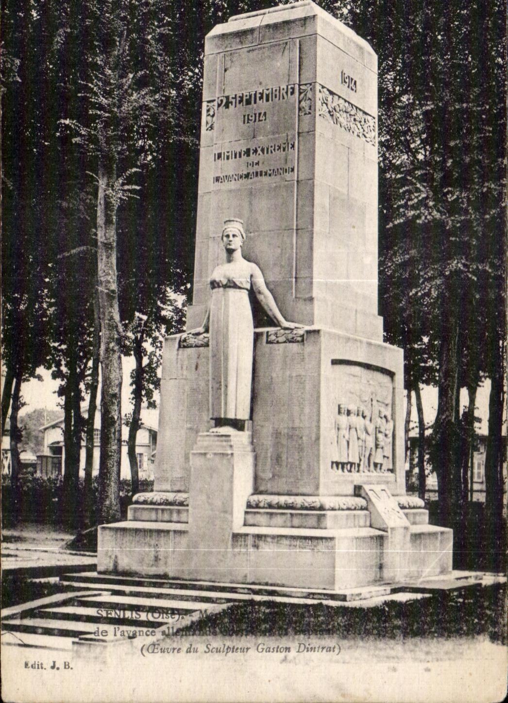 CPA Senlis (Oise) (Work of the Sculptor Gaston Dinitrat)