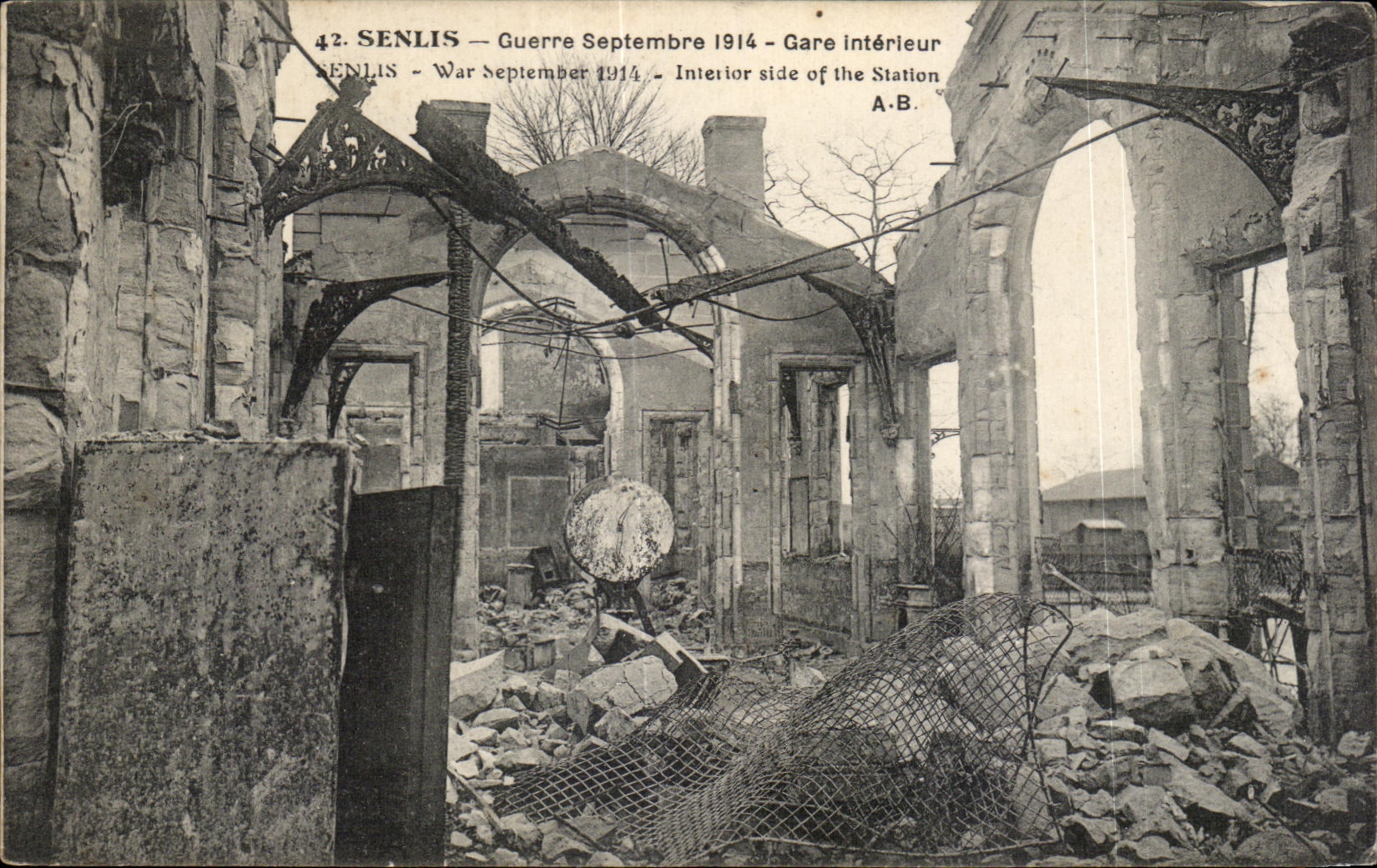 CPA Senlis War September Station interior