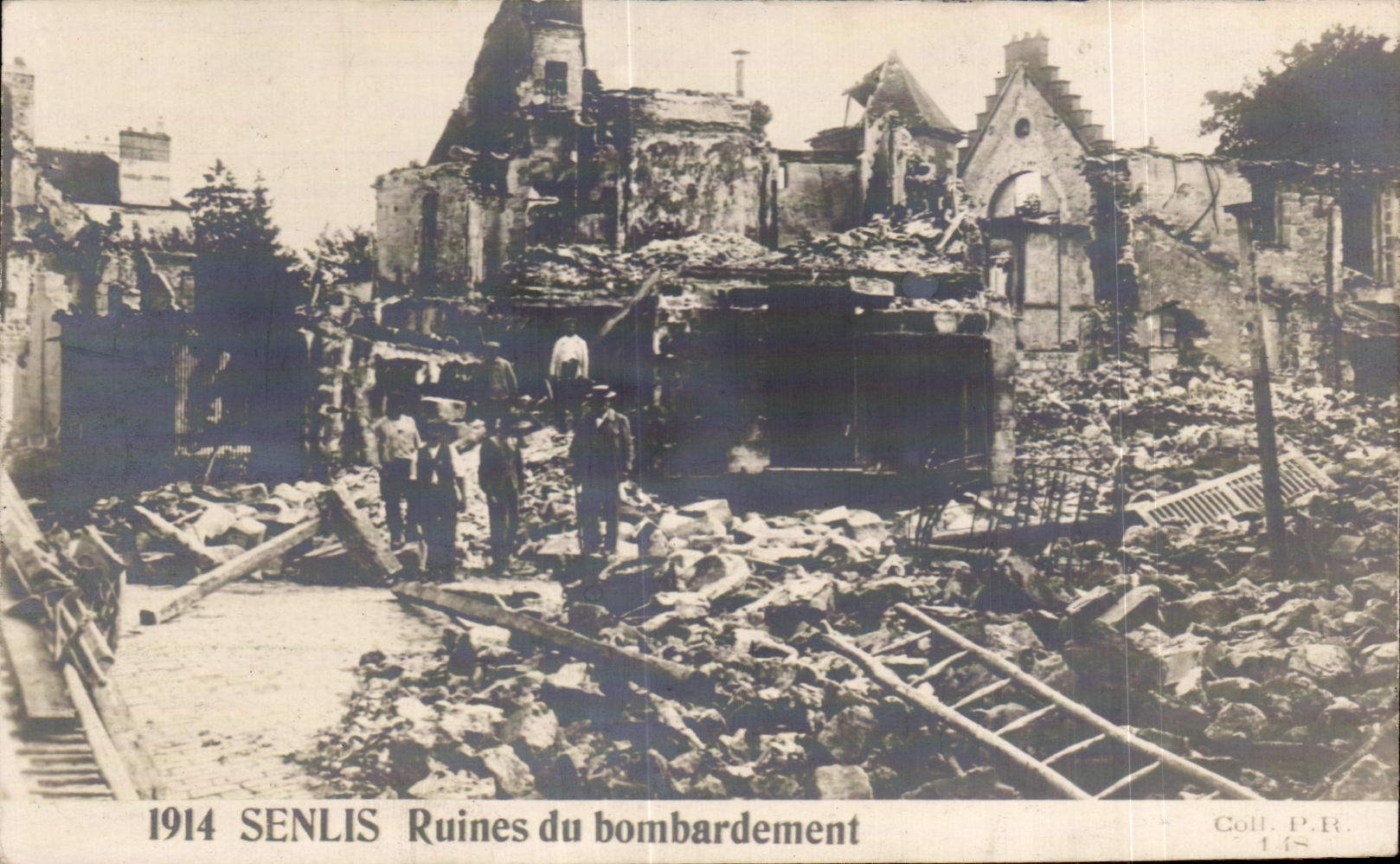 CPA Senlis Ruins of the bombardment