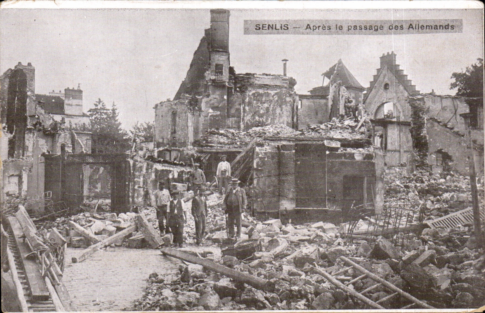 CPA Senlis After the passage of the Germans