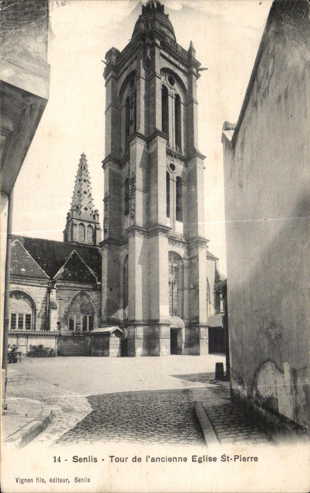 CPA Senlis Turn of I old Church St Pierre