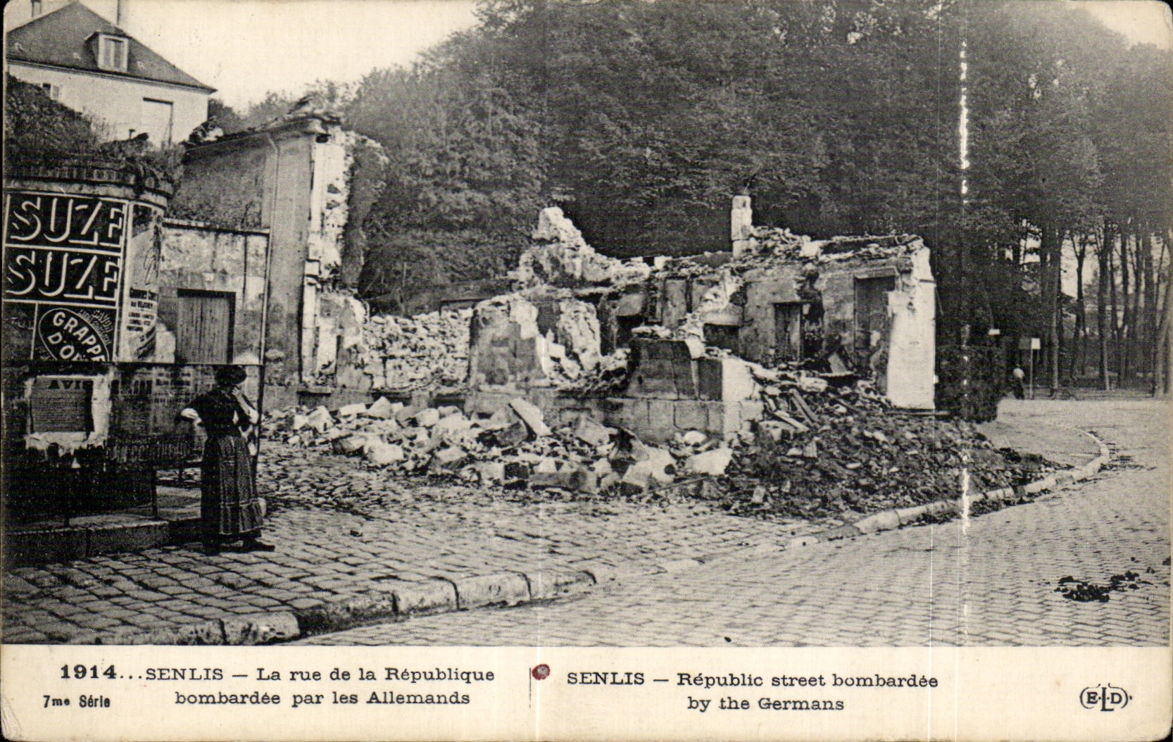 CPA Senlis the street of the Republic bombardee by the Germans