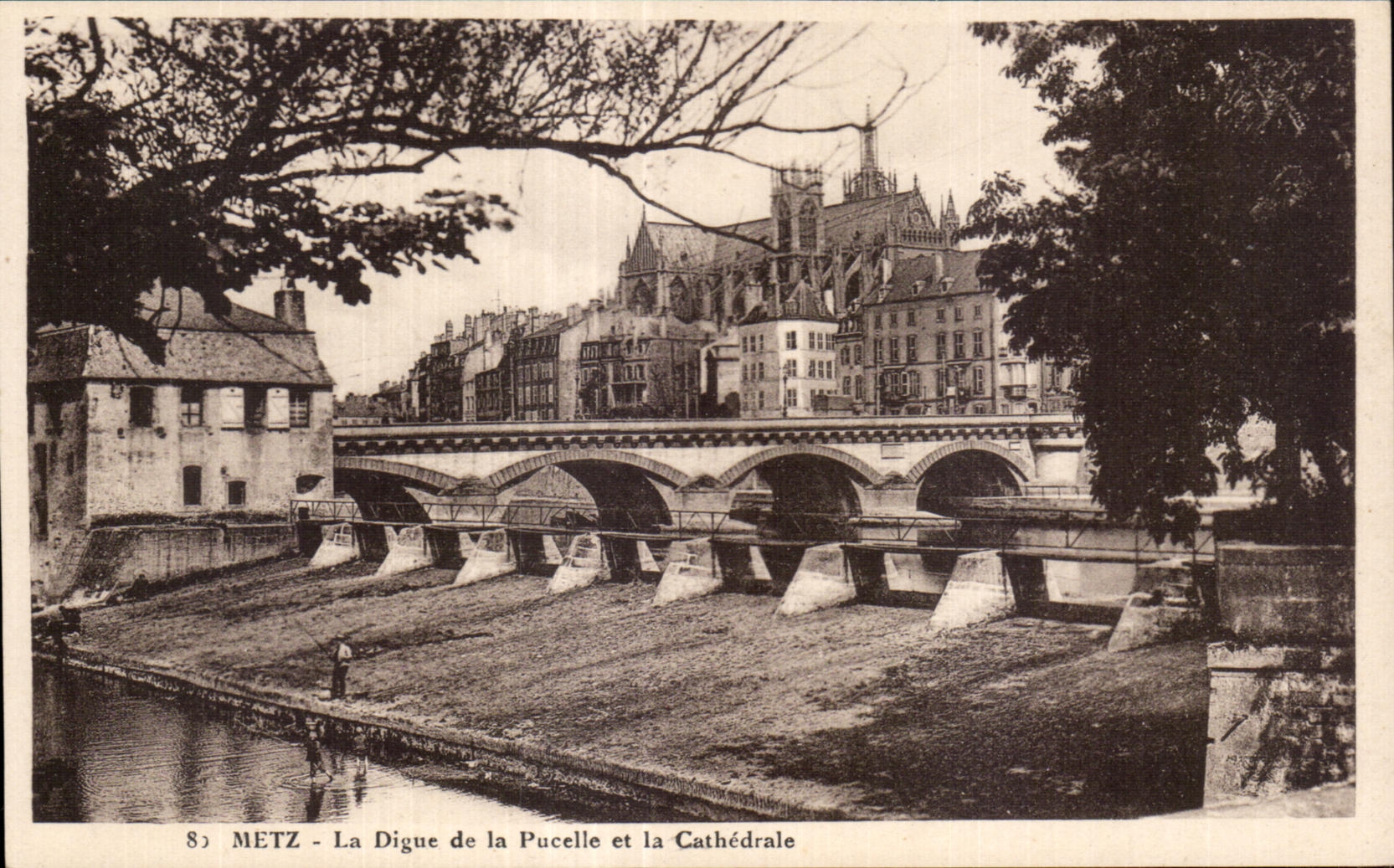CPA Metz la presa de la Virgen y de la catedral