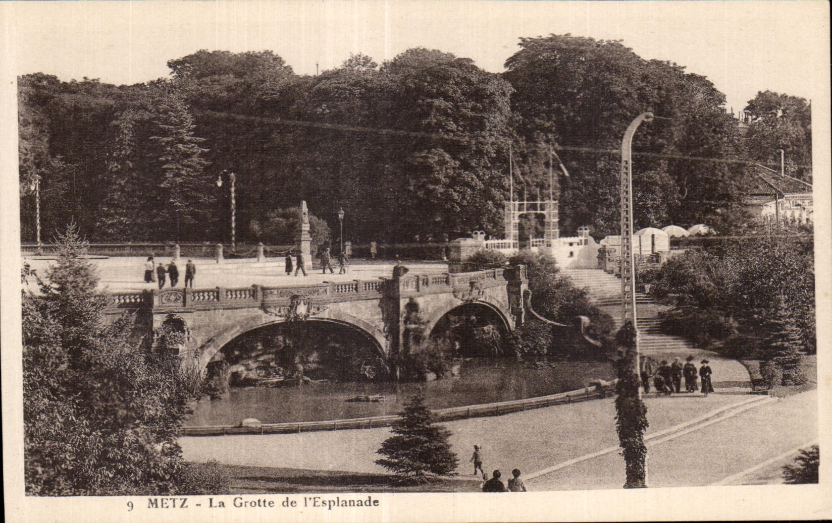 CPA Metz la cueva de la explanada de I