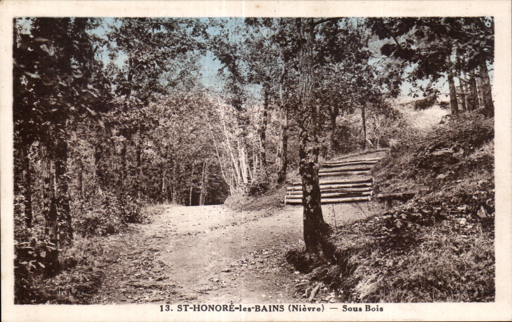 El St de CPA Nievre honra los les Bains debajo de Bois
