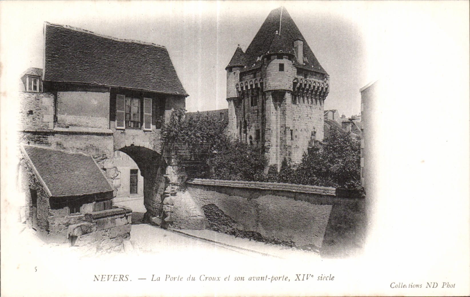 CPA Nevers la puerta de Croux y su antes de puerta