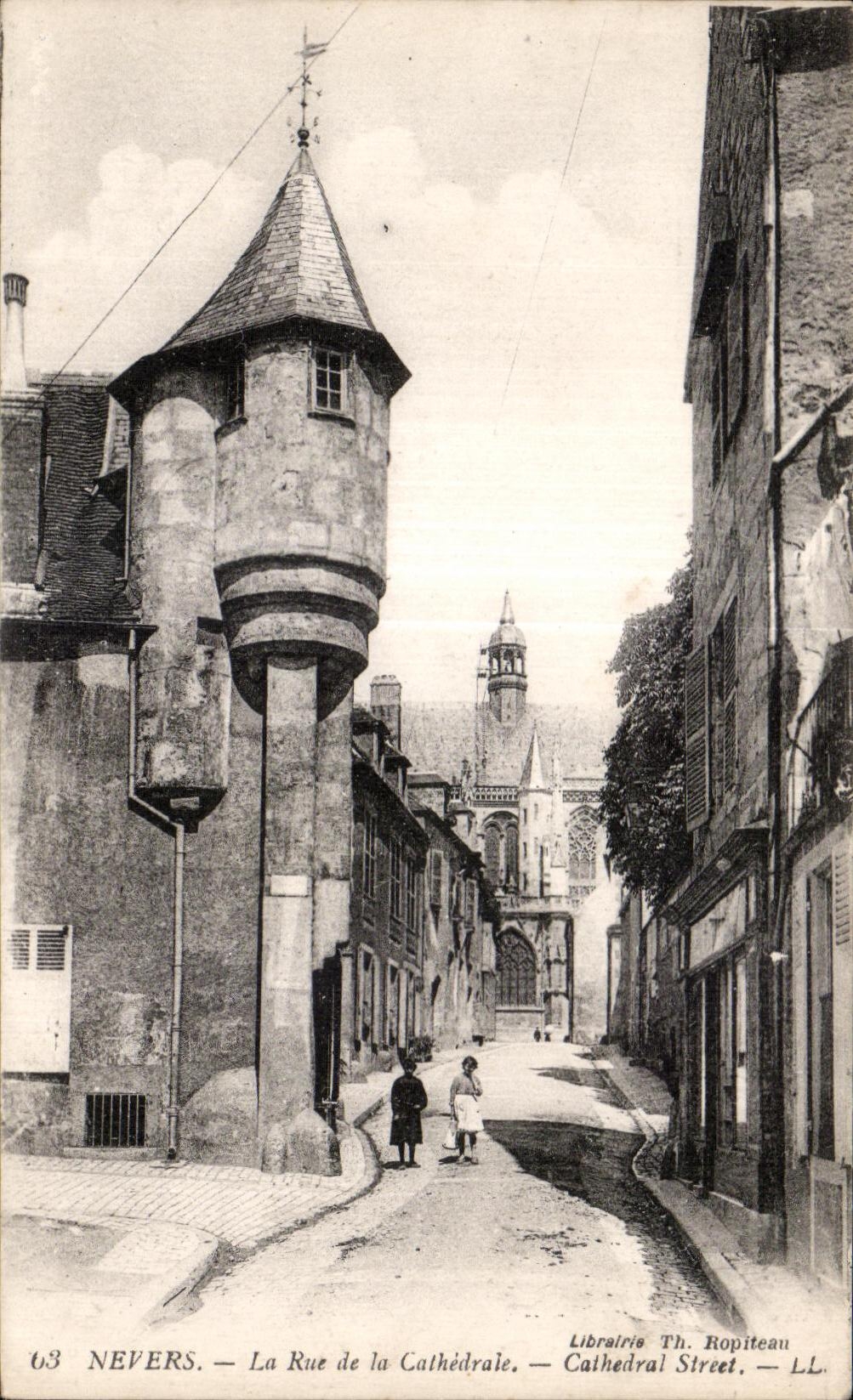 CPA Nevers la calle de los ninos de la catedral