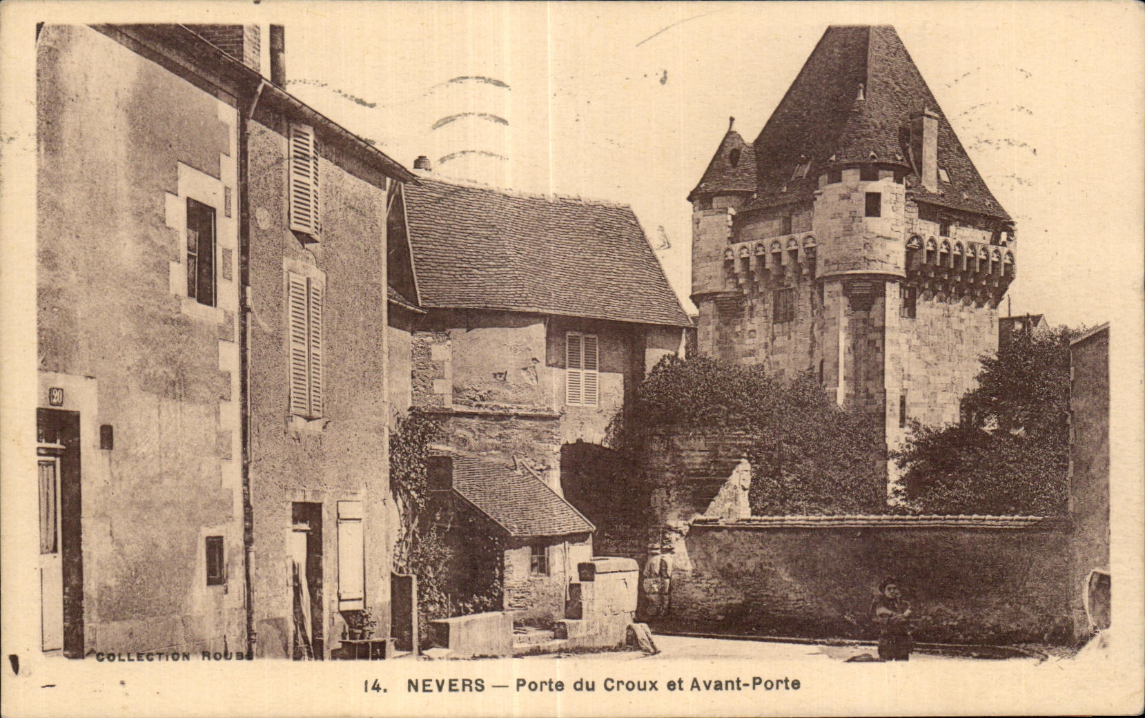 Puerta de CPA Nevers de Croux y antes de la puerta