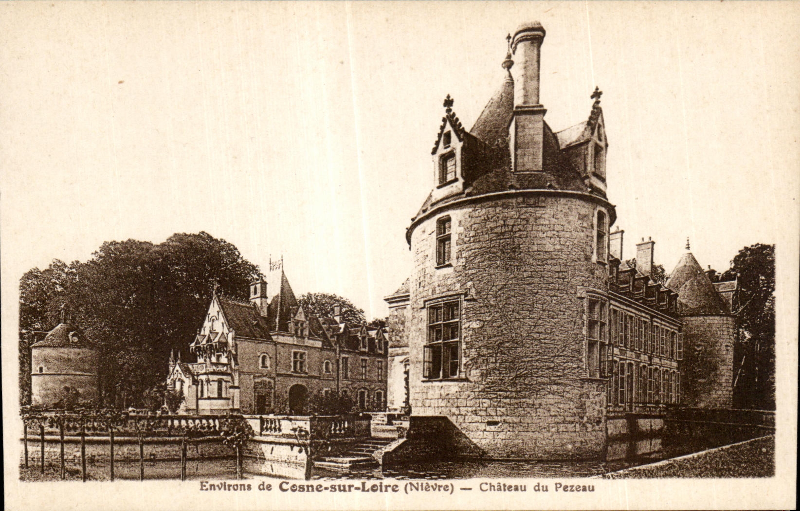 CPA Nievre Surroundings of Cosne on the Loire Castle of Pezeau
