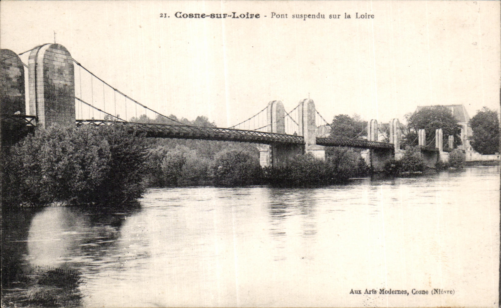CPA Cosne on the Loire Suspended bridge on the Loire