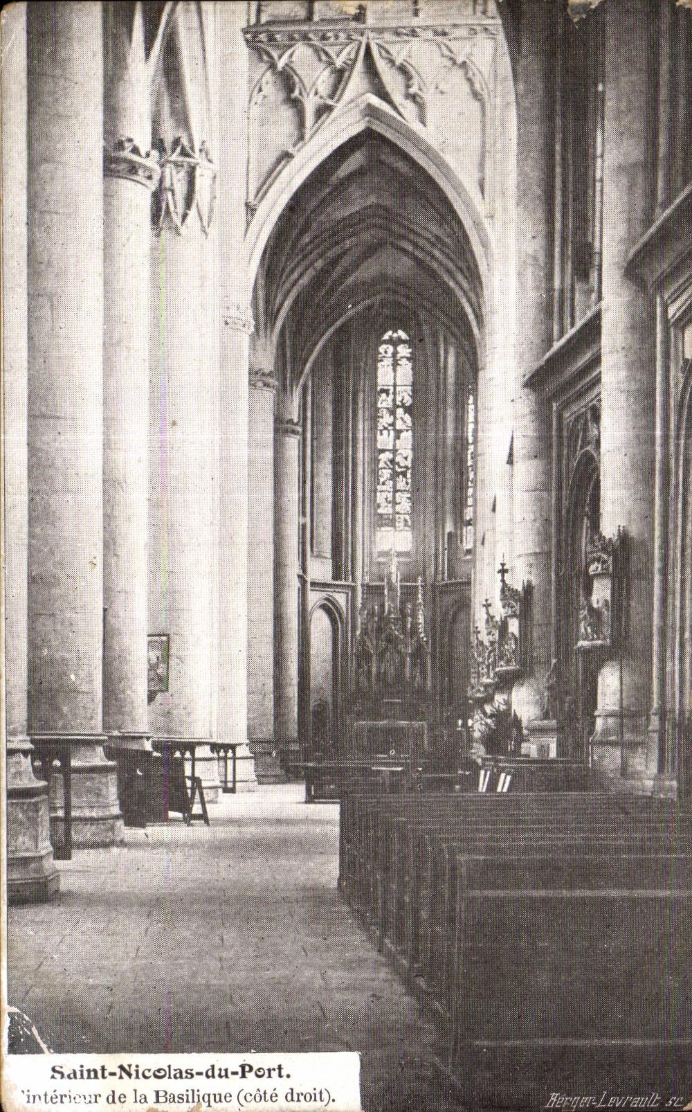 CPA Saint Nicolas du Port irterieur de la Basilique (cote droit)
