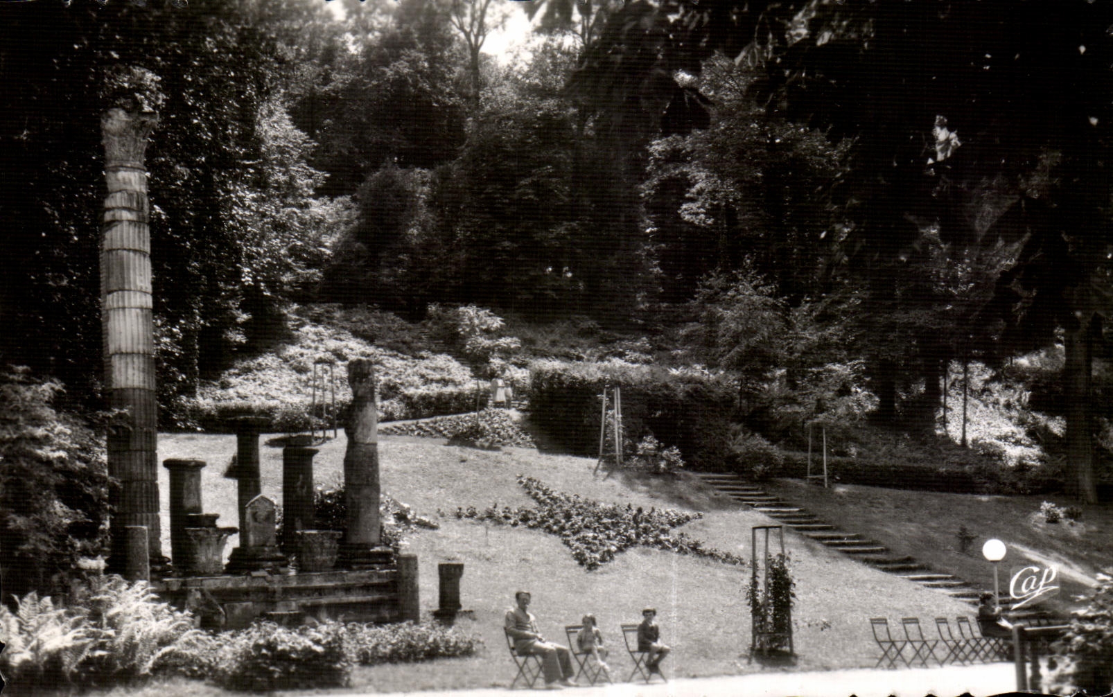 CPA Bourbonne les bains le parc de I Etablissement thermal colonnes romaines