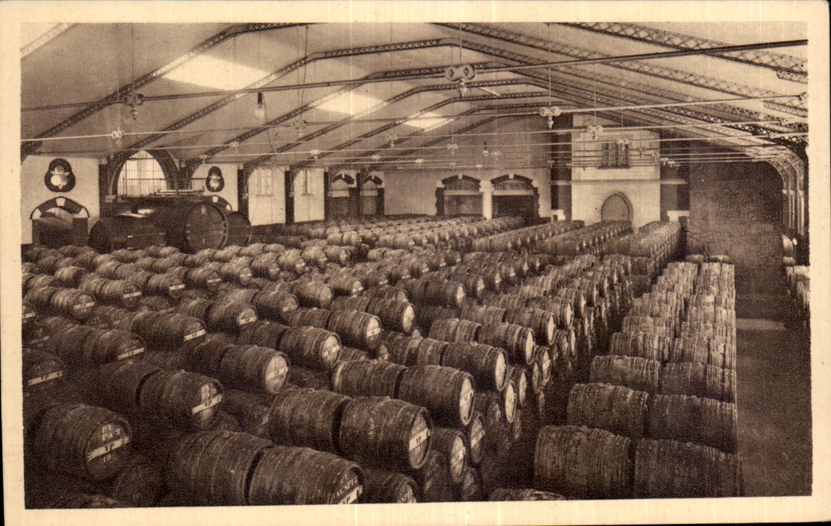 CPA Collection Champagne Pommery and Grend Reims moet and Chandon