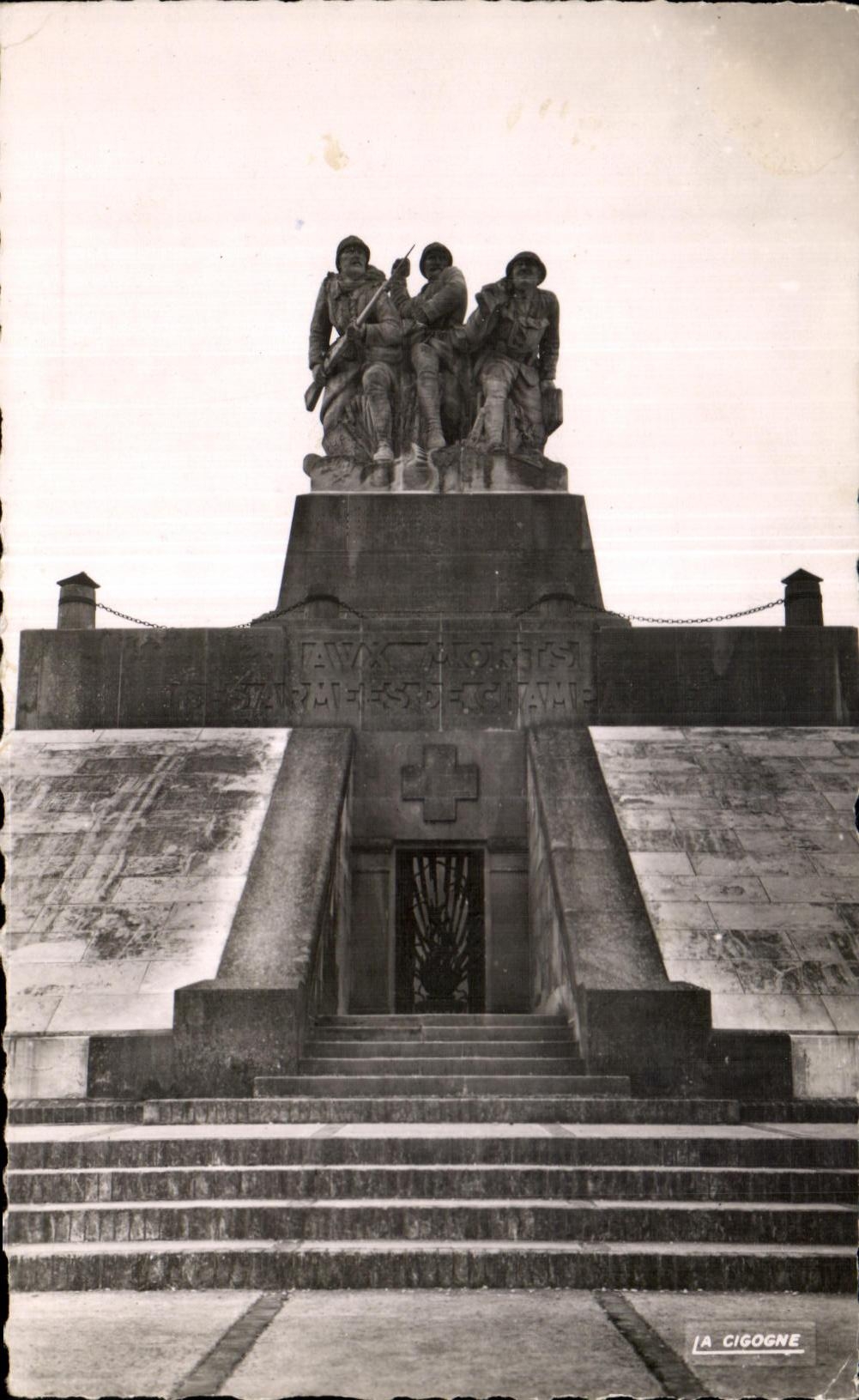 CPA Suippes Monument of Navarin