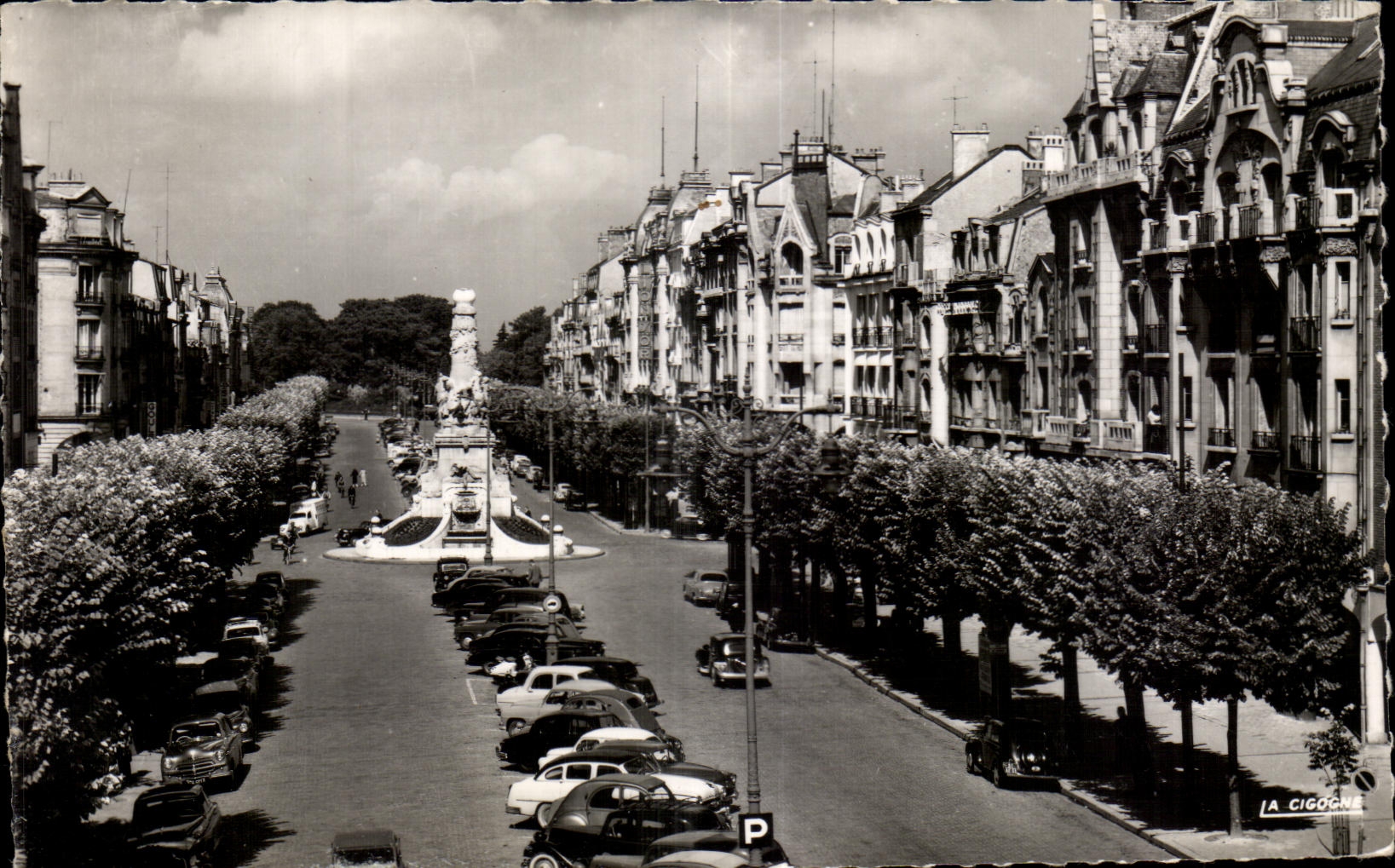 CPSM Reims Plce Drouet Erion