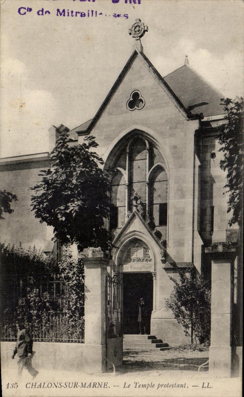 CPA Trawl-nets on the Marne the Protestant temple