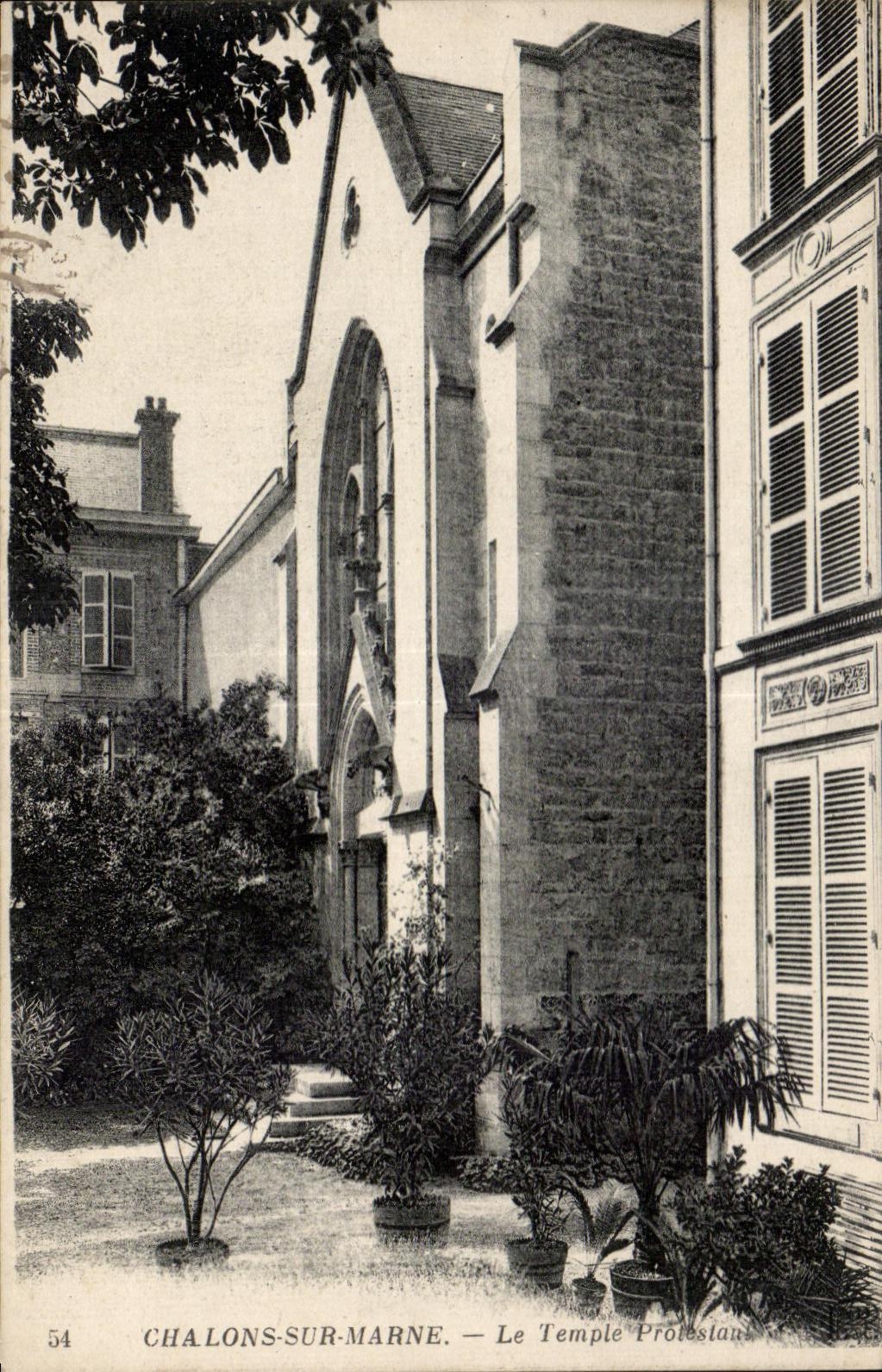 CPA Trawl-nets on the Marne the Protestant temple