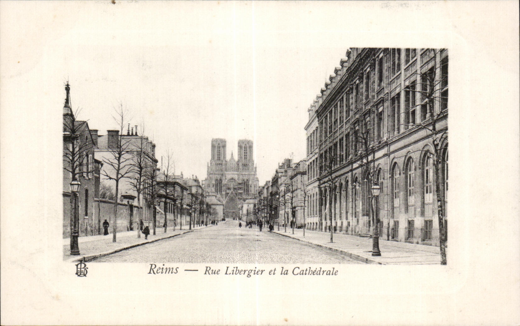 CPA Reims street Libergier and the cathedral