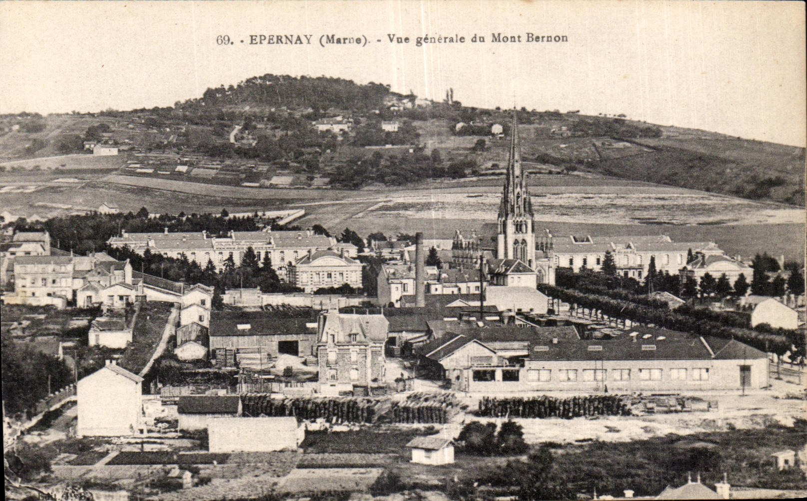 CPA Epernay Vue generale du Mont Bernon