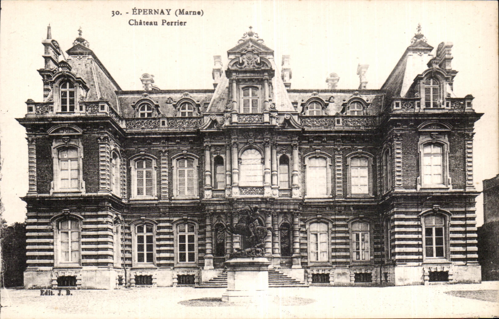 CPA Epernay Chateau Perrier 
