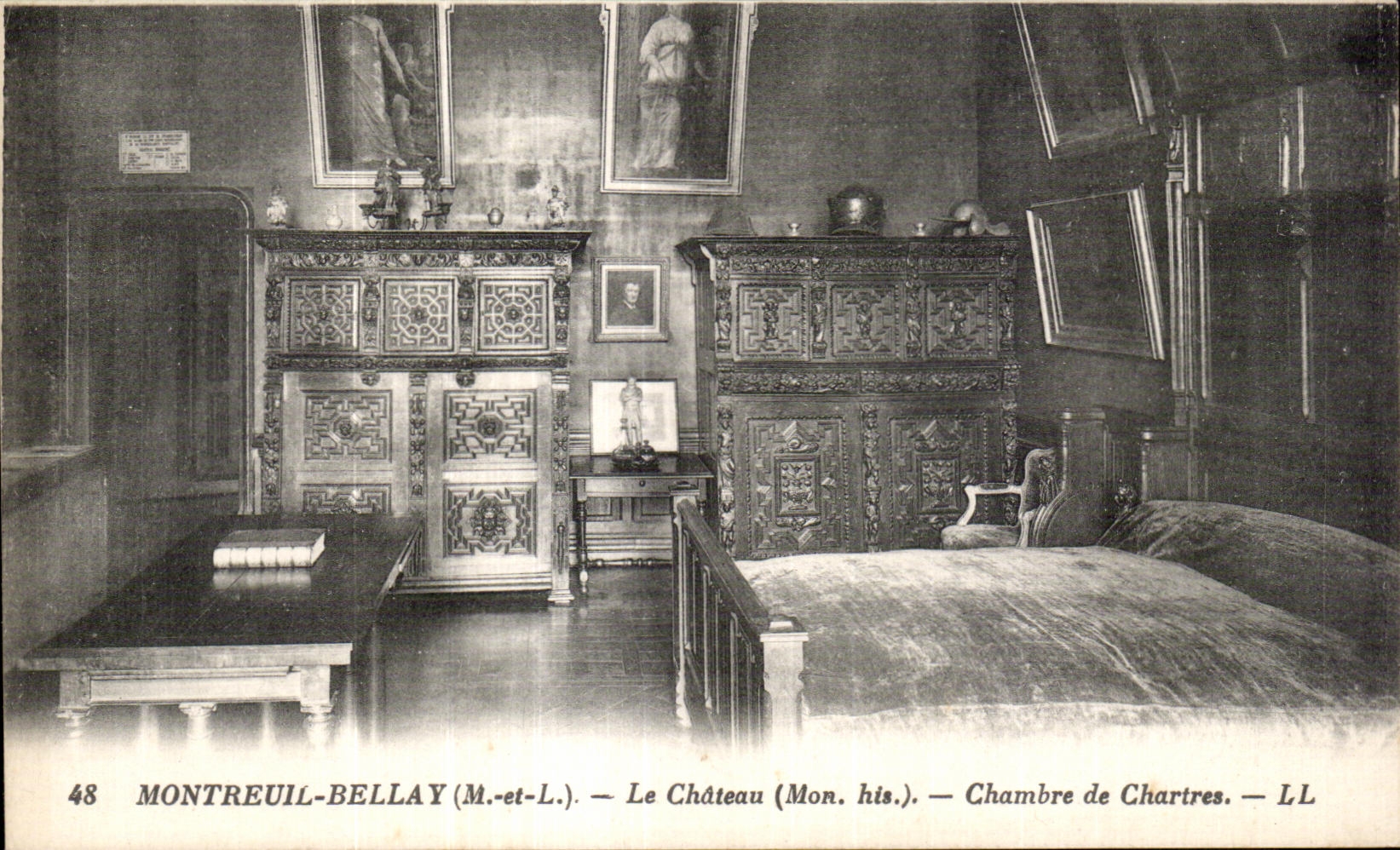 CPA Montreuil Bellay Le chateau Chambre de Chartres