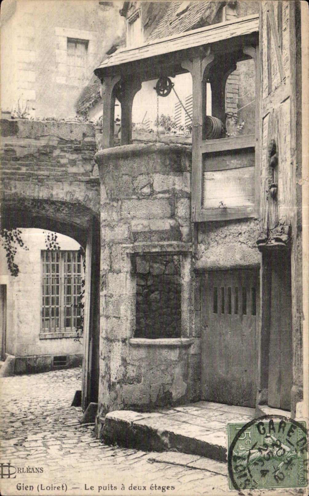 CPA Gien (Loiret) the Well has two stages